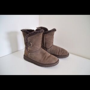 UGG Bailey Button